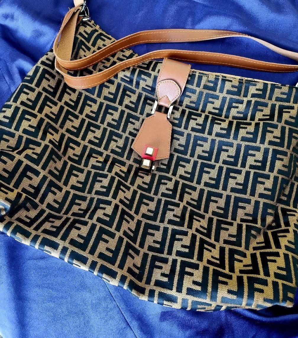 Дамска чанта Fendi ползвана броени пъти