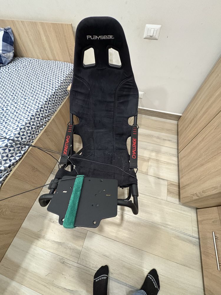 Vand volan logitech cu scaun de gaming