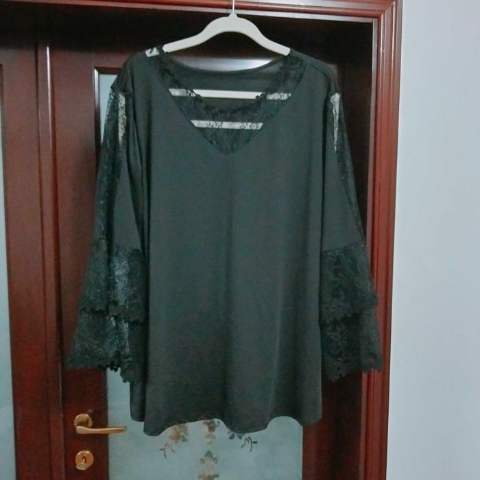 bluza neagra noua cu dantela