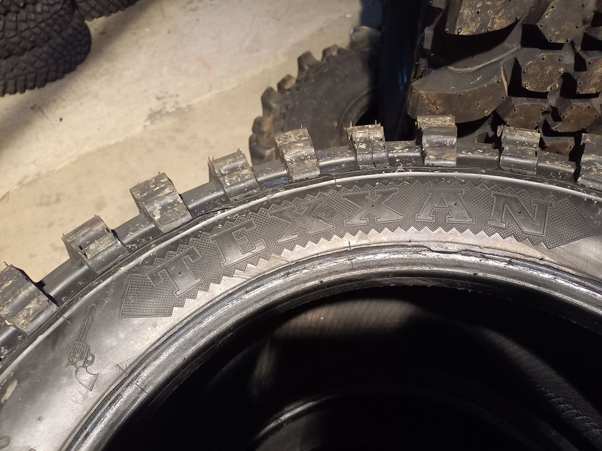 Anvelope off road 255/65R17.