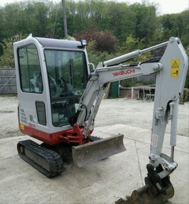 Inchiriez mini excavator | miniexcavator latime 1 m | spatii inguste