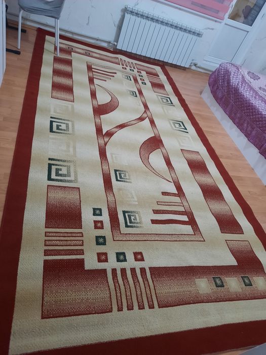 Продаю коверь чистый  отличный