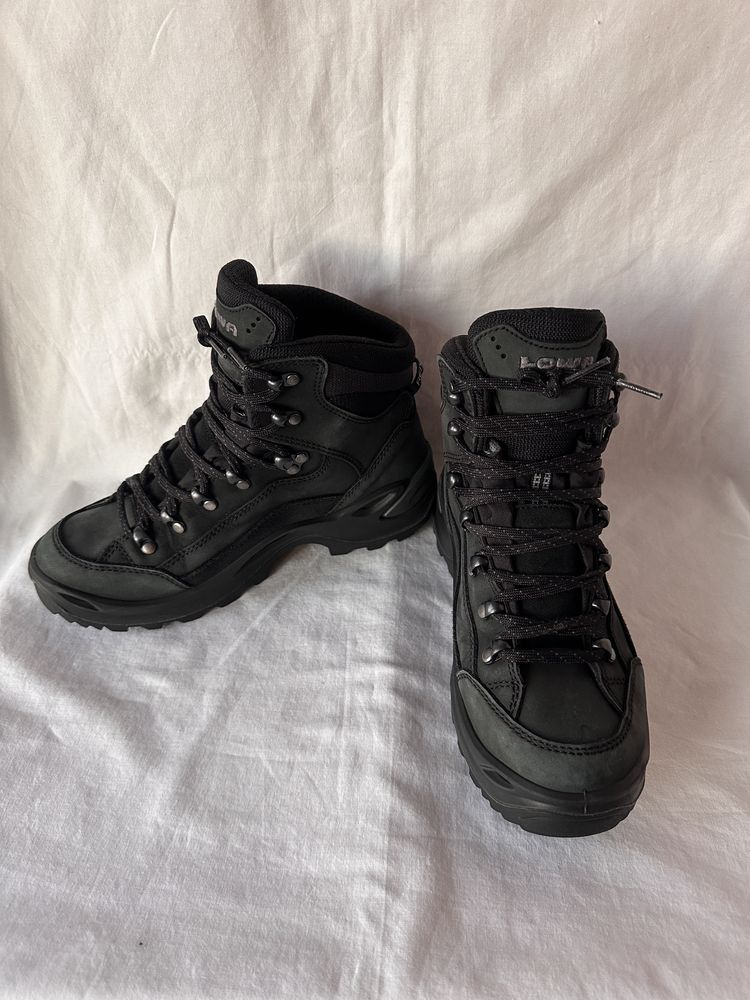 Ghete trekkings,gore-tex,Lowa Renegade Mid,marime 38