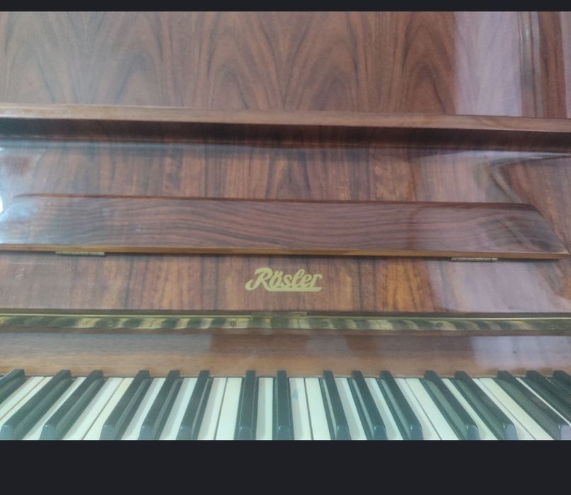 Pianino.  Rösler