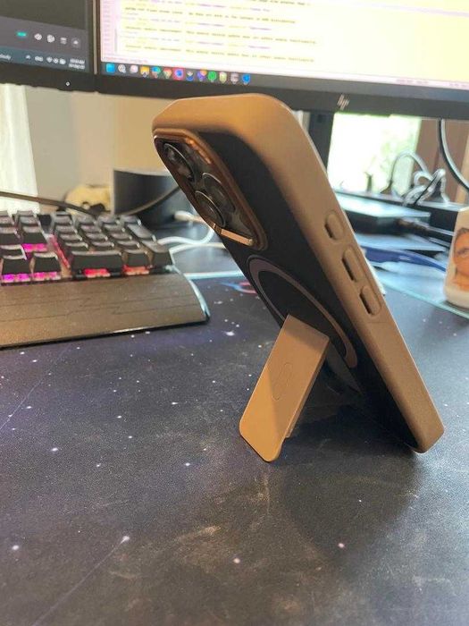 Husa iPhone 16 Pro cu magnet MagSafe si stand integrat