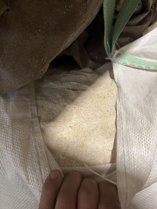 Vand zahar pentru albine