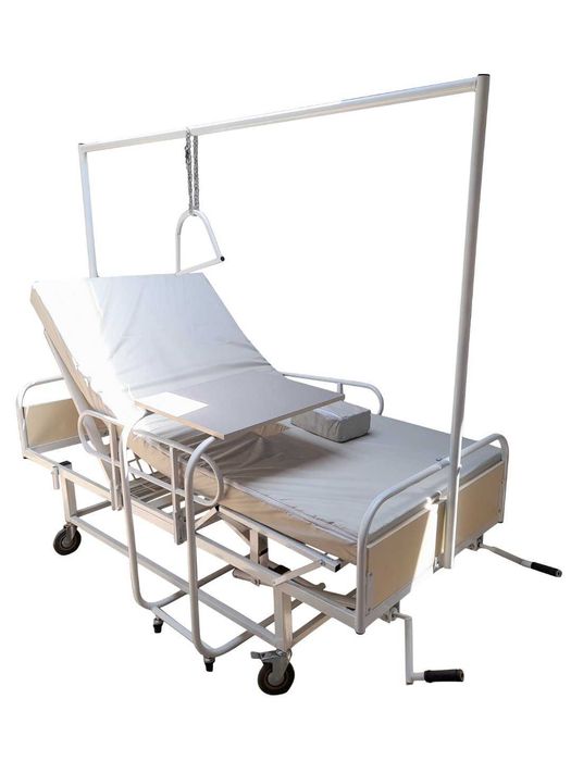 Многофункциональная медицинская кровать с турником и столиком
