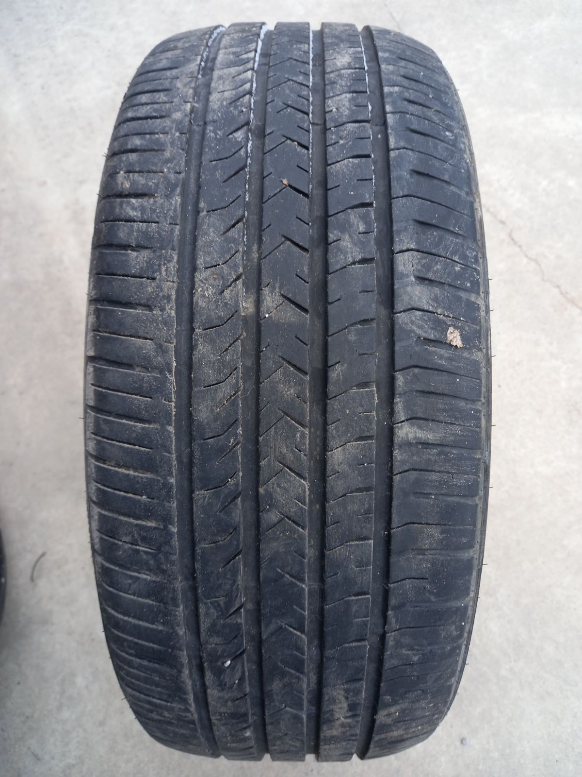 Продавам две все сезонни гуми 225/45/18
