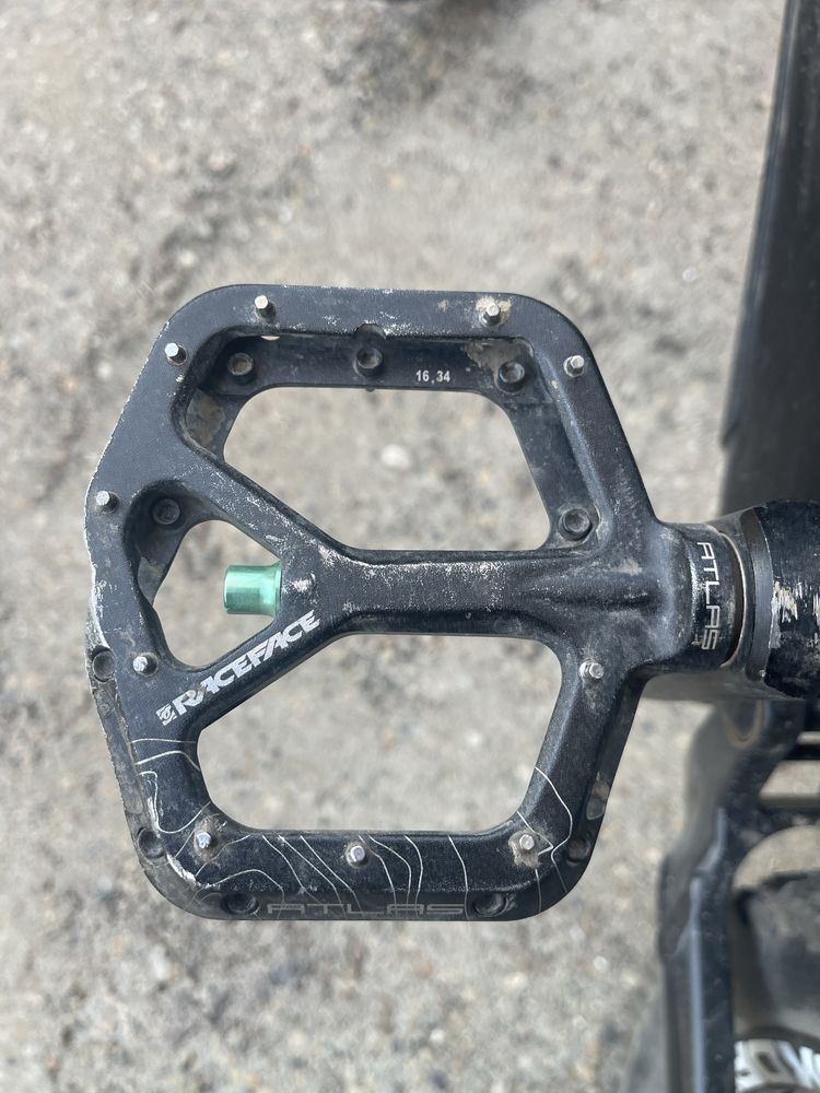 Педали flat race face atlas
