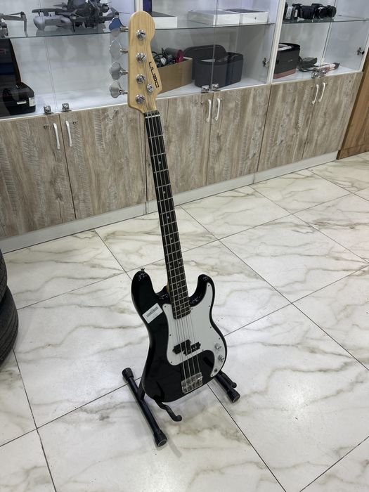 Басс гитара denn