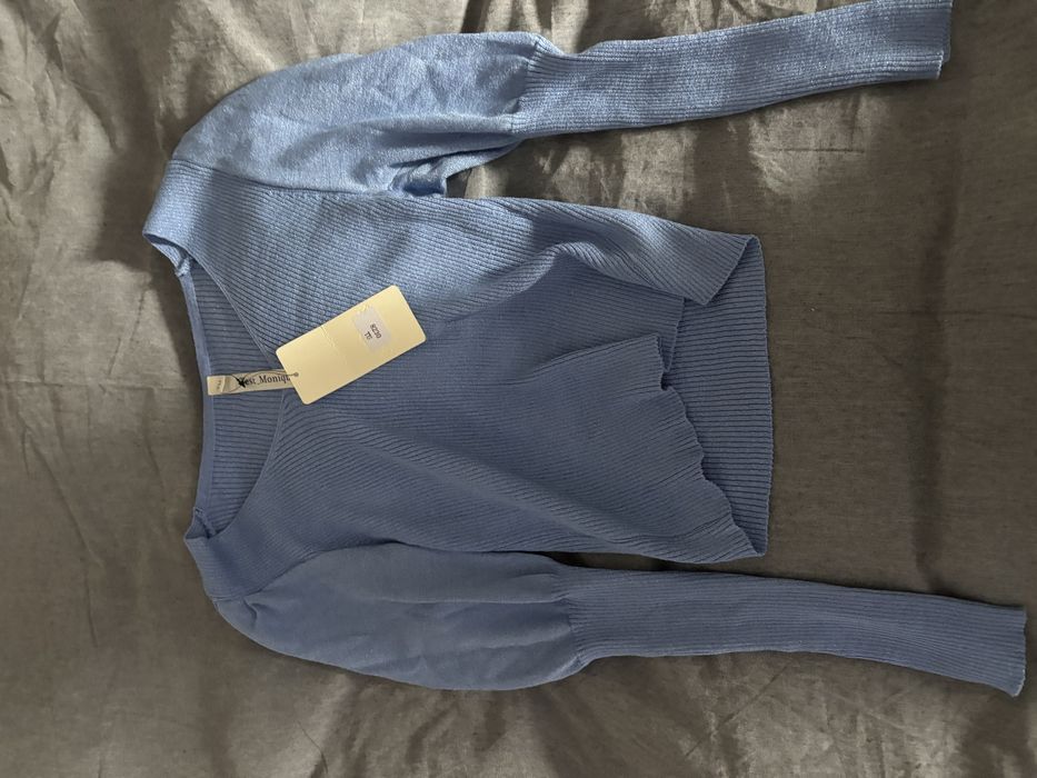 Bluza noua cu decolteu marime s cu sclipici elastica