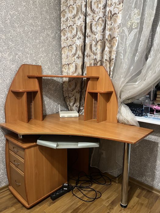 Компьютерный стол