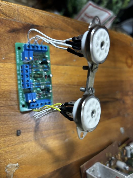 Kit diy vu-metru stereo cu lampi, tuburi electronice, ochi magic