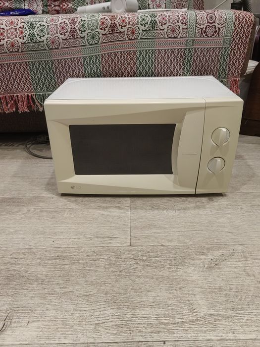 Продам микроволновую печь