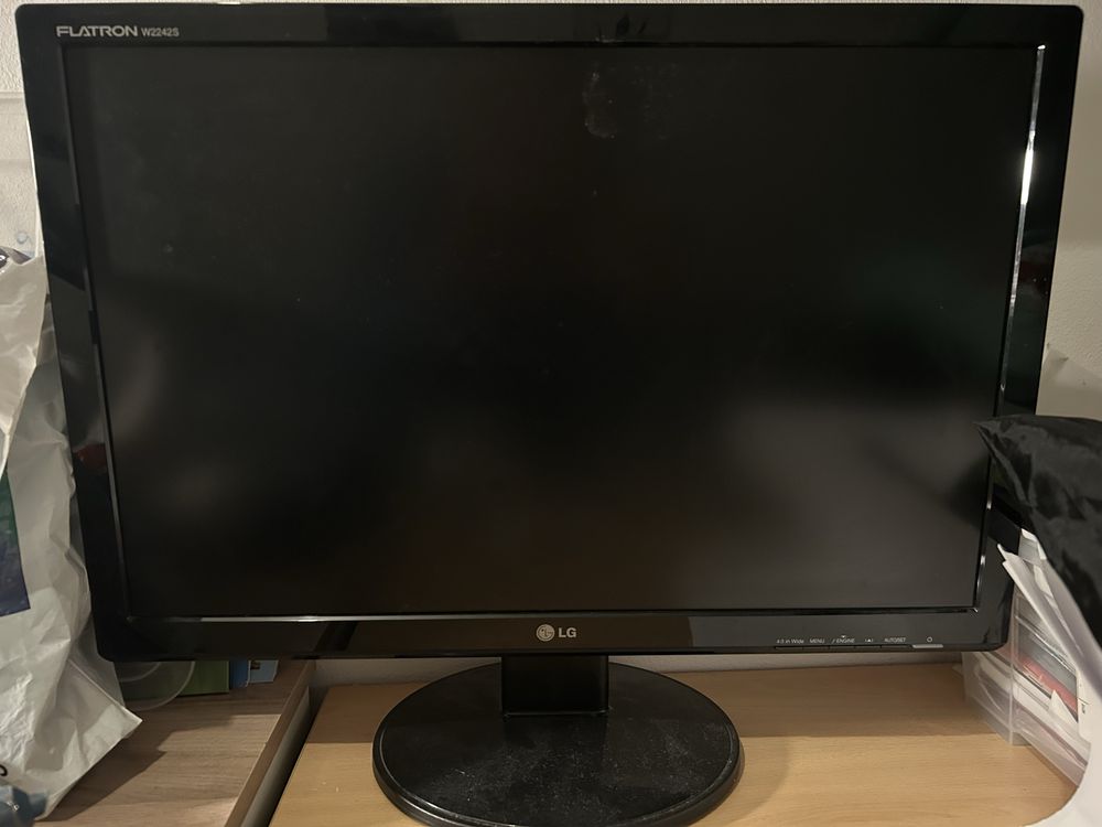 LG W2242S монитор