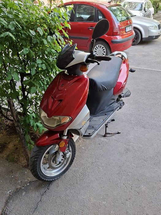 Vând scuter marca yiben