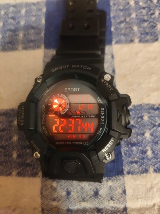 Ceas digital multifunctional