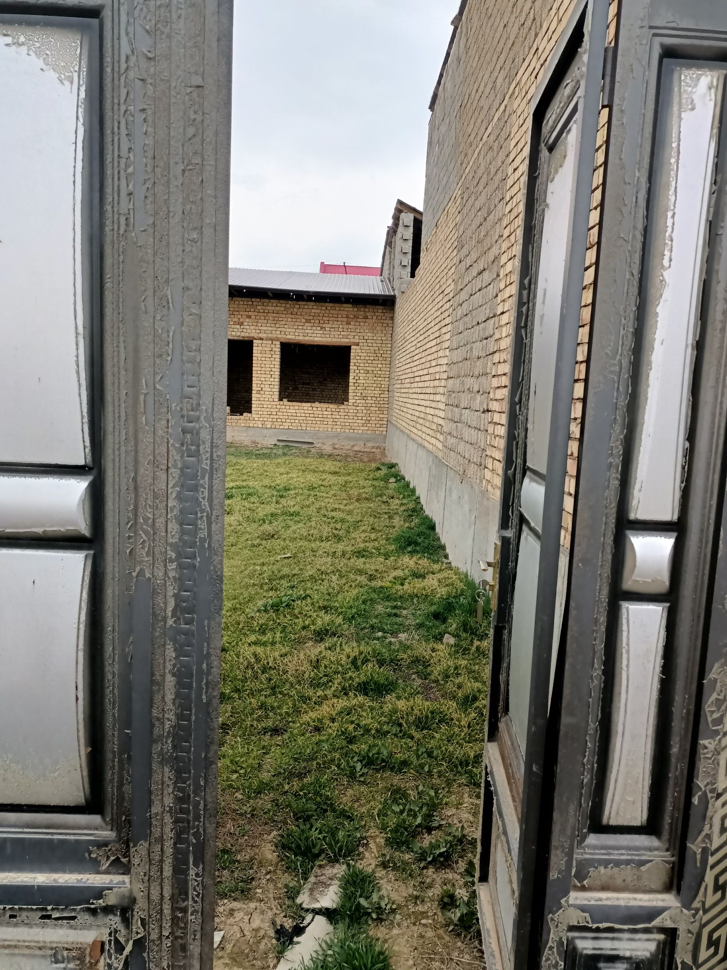 Курилиши битмаган уй