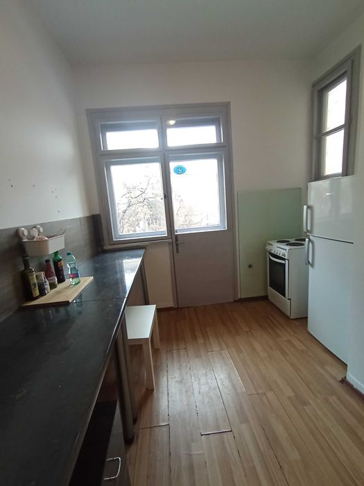 Частно лице отдава тристаен апартамент, 100 кв.м, Идеален Център