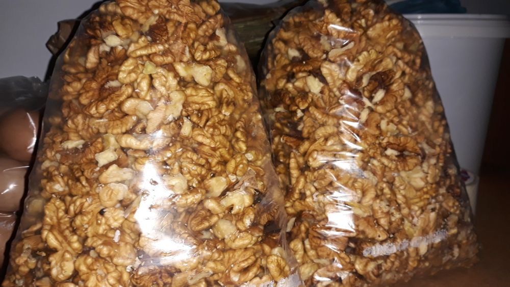 Miez de Nuca proaspat  desfacut 45 ei kg.