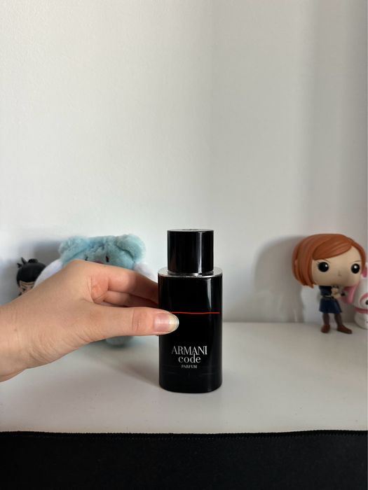 Armani Code Parfum disponibil pana la semn