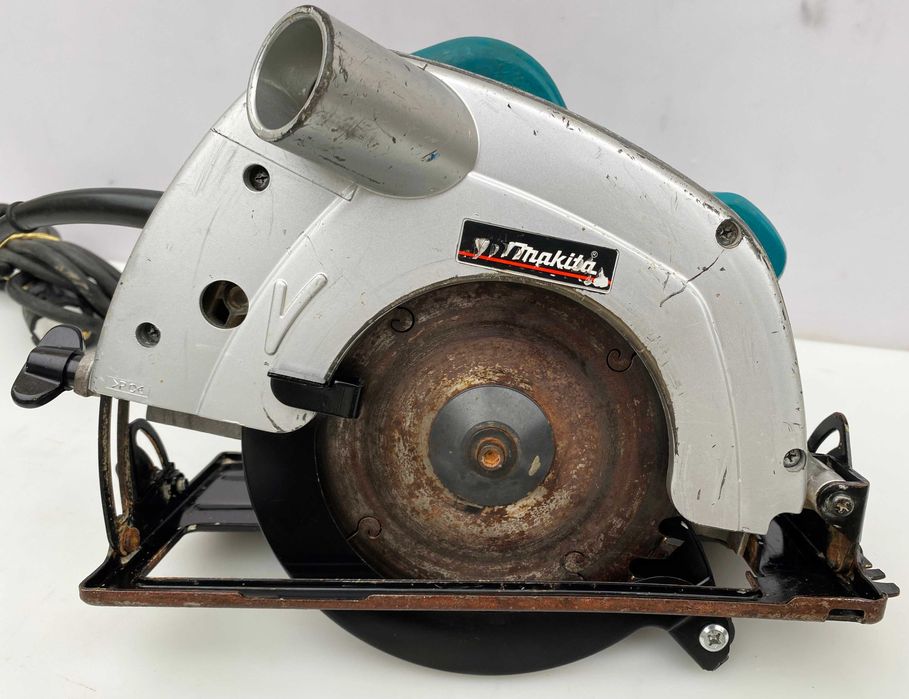 Makita 5604R - Електрически ръчен циркуляр