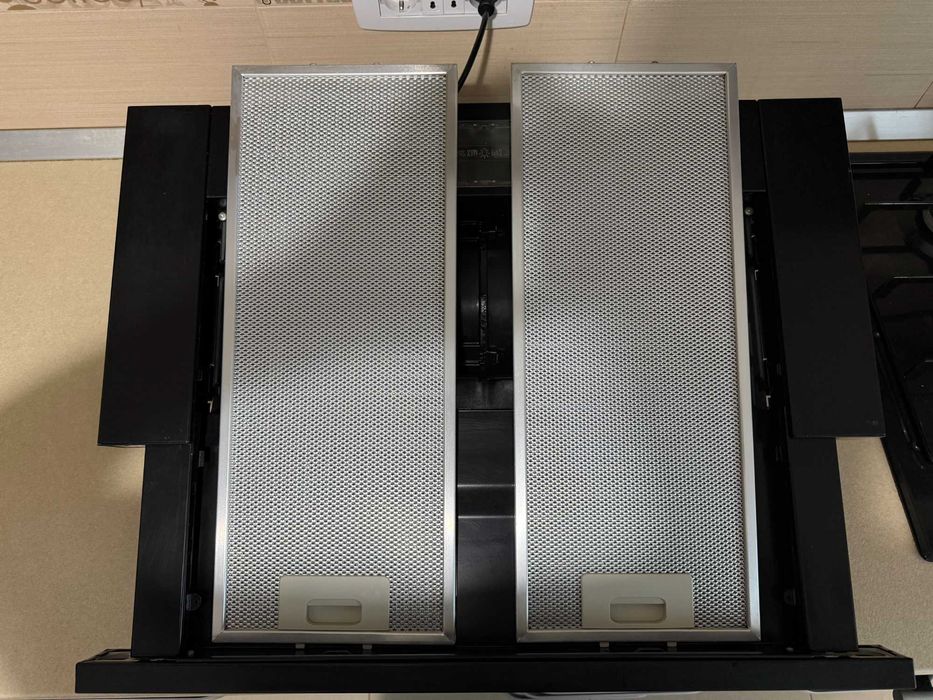 Hota incorporabila telescopica Whirlpool AKR 749 NB
