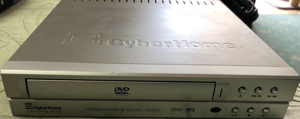 Продавам домашно DVD Cyber Home CH-DVD 300 PROGRESSIVE SCAN VIDEO