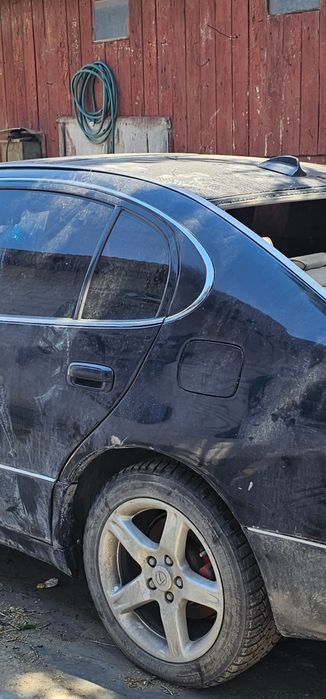 Продам кузовные запчасти gs300