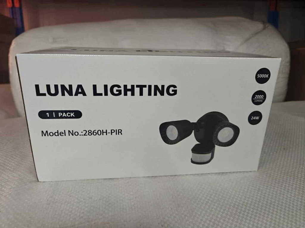Външна LED лампа с датчик за движение