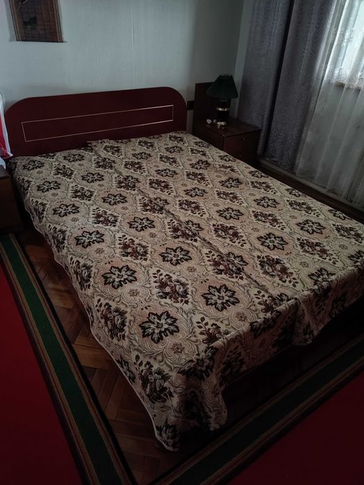 Двуспальная кровать