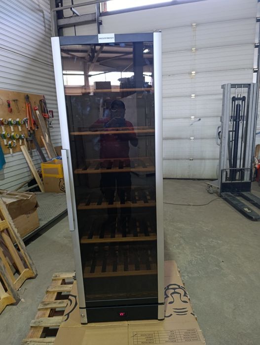 Холодильник Винный