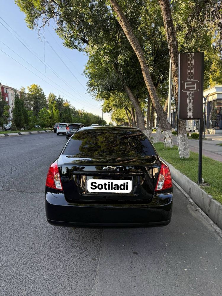 Jentra qora sotiladi srochna
