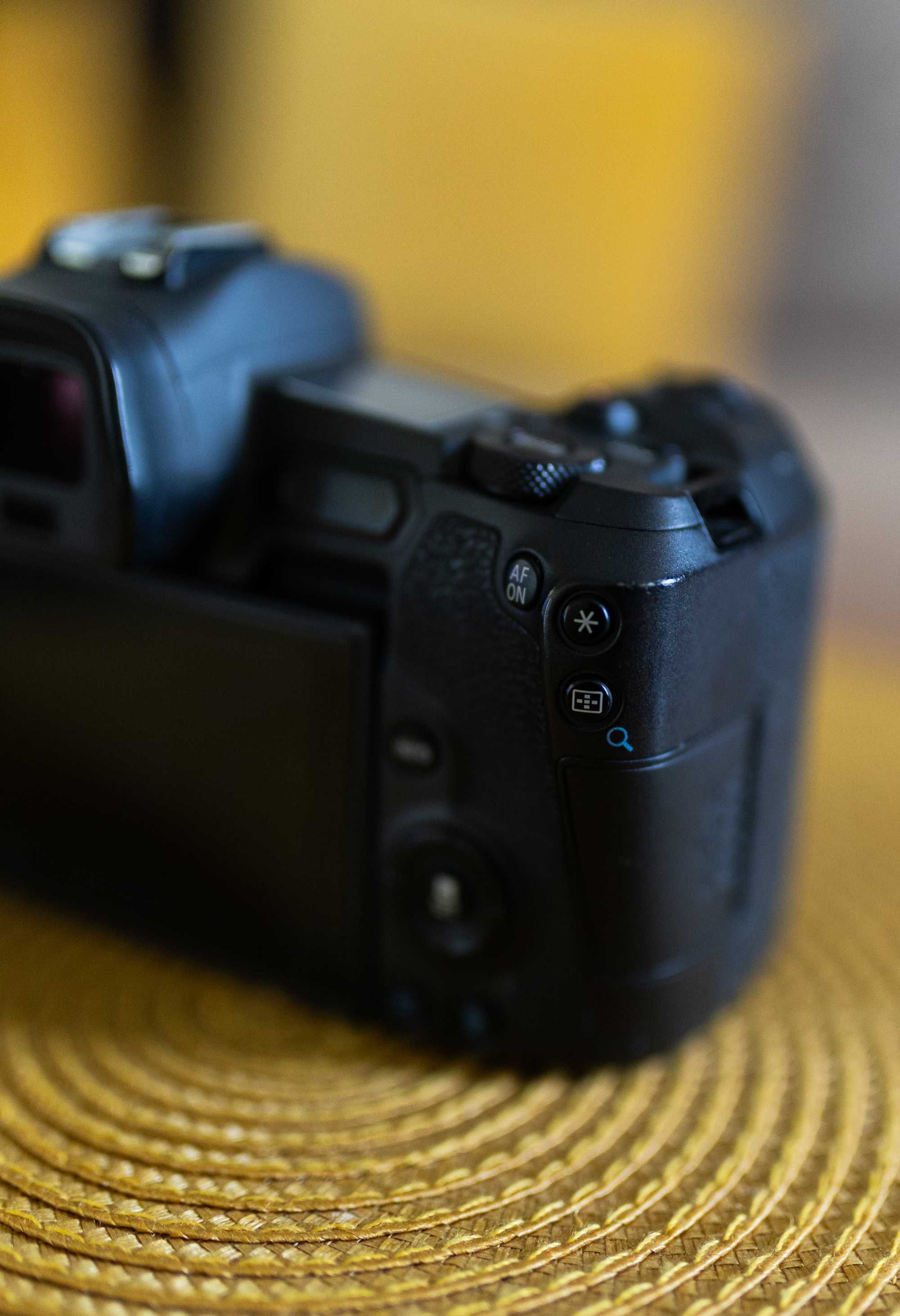 Фотоапарат Canon EOS R