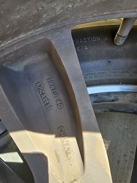 Jante Nissan cu cauciucuri Michelin