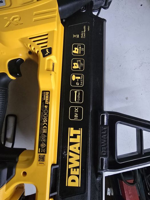 Vând Pistol cuie dewalt