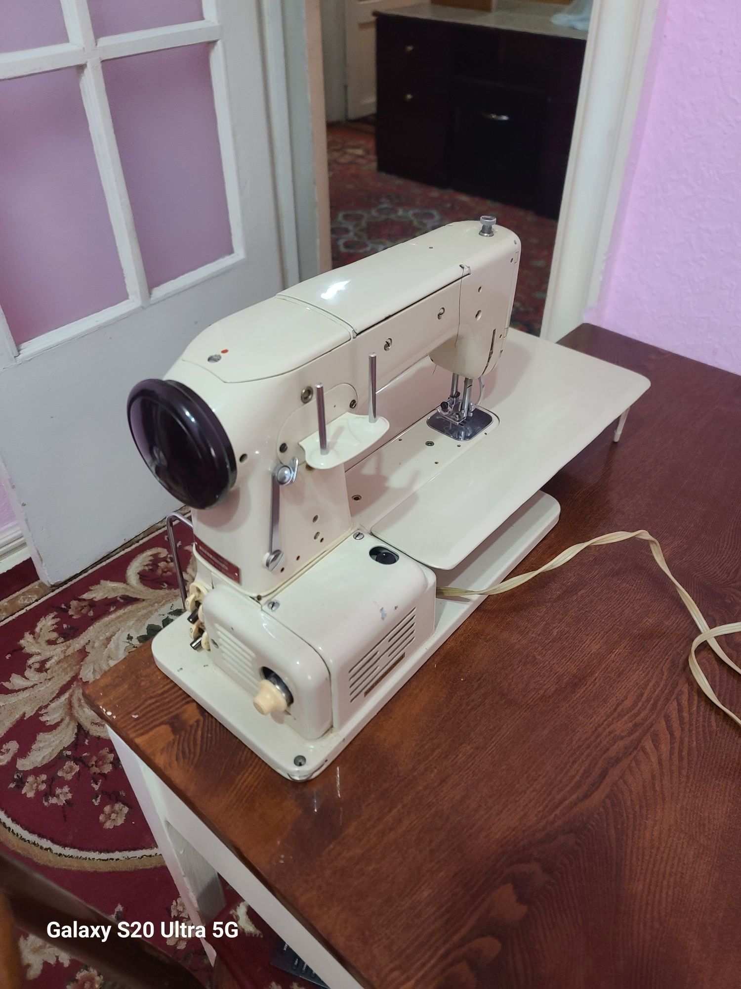 Elektronni Tikuv mashinasi ,lada, chexiskoy  sotiladi