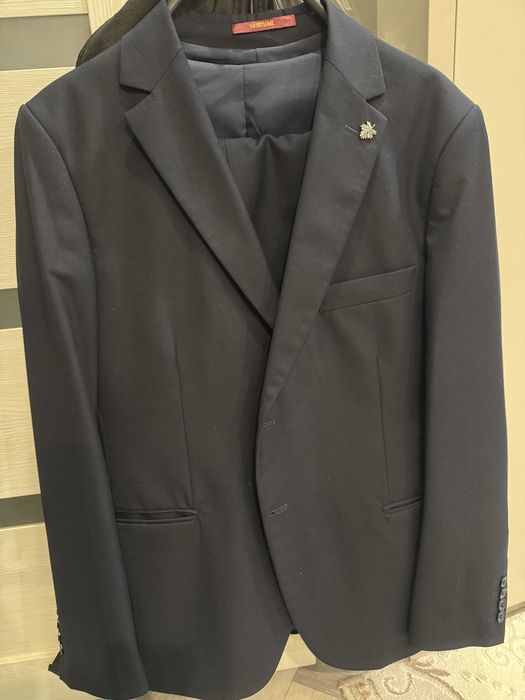 Продам брючный костюм