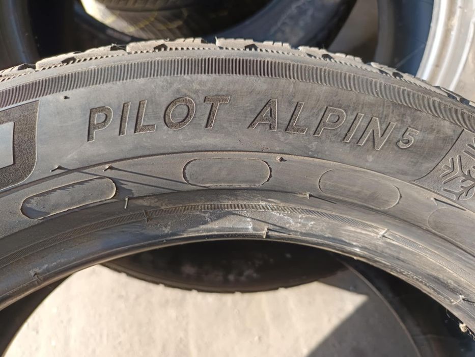 225/55/18 4броя Michelin Pilot Alpin.Гумите са в добро състояние,без к