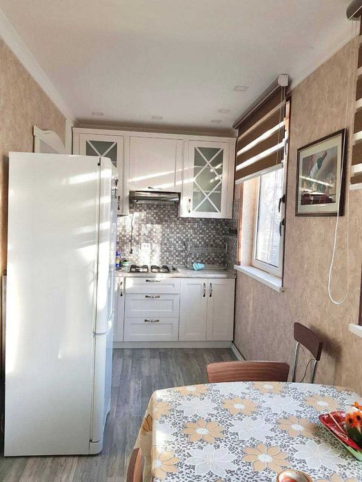 Продается 2 комнатная квартира 2 этаж за Гранд Мир отелем