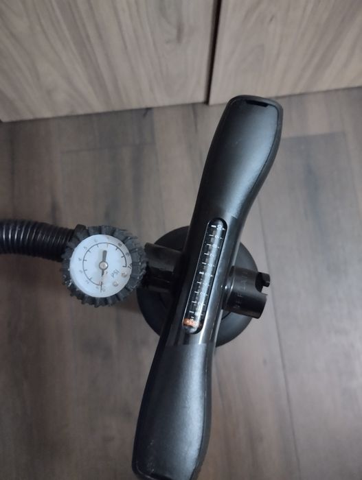 Помпа за дюшеци  лодки и падъл