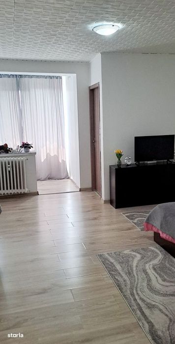 Garsonieră Brazdă-Piață,etaj 8/10,2lifturi,mobilată ,utilată,negociabi