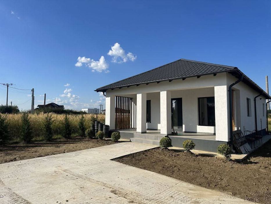 Casa, garaje auto, containere pe structura metalica si panou sandwich