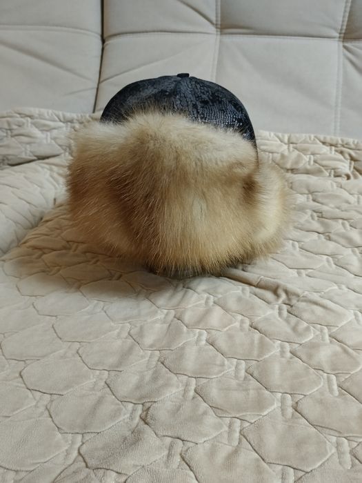 Продам женскую зимнею шапку б/у, малохай.