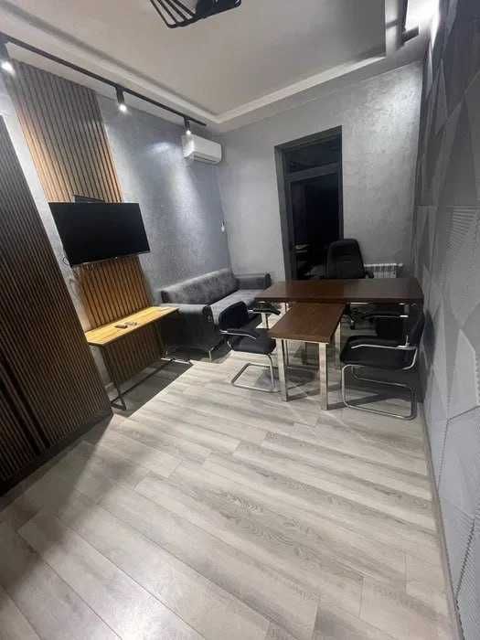 Офис м.Космонавтов Школа 110 1-этаж 79 м² евроремонт своя парковка