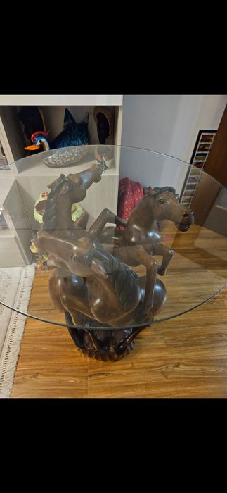 Masa cu cai sculptată în lemn , 25 kg !