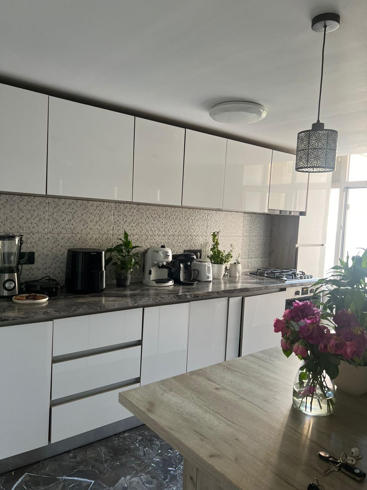Se închiriază o cameră dintr-un apartament