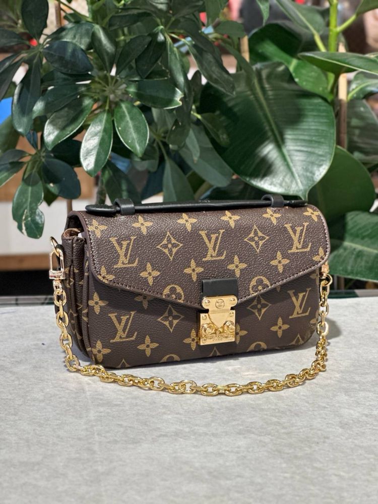 Geanta Louis Vuitton Noua !!! Dimensiuni 22/13 !!!