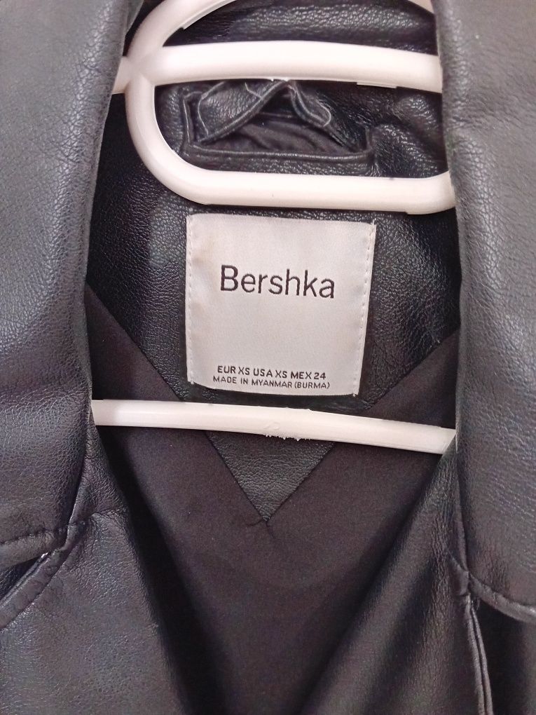Кожено яке Bershka размер XS