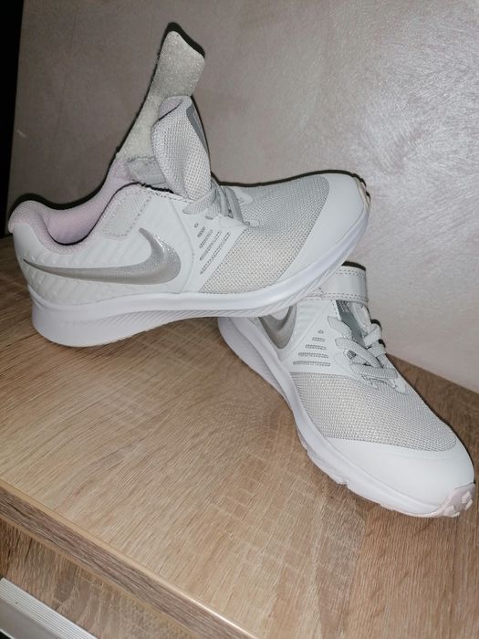 Adidași Nike mărimea 29,5